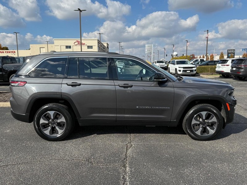 Jeep Grand Cherokee 4xe Vehicle Image 02