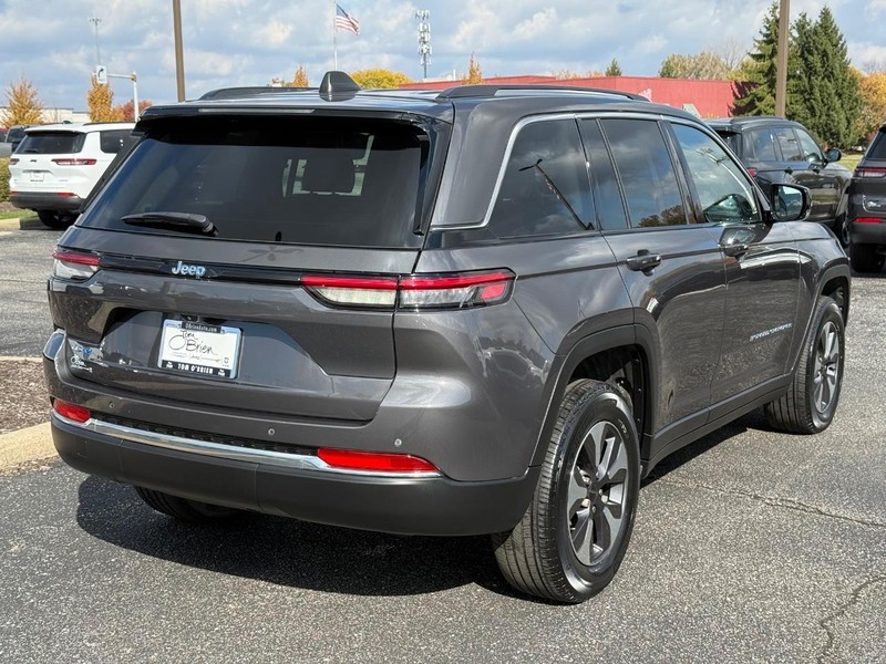 Jeep Grand Cherokee 4xe Vehicle Image 03