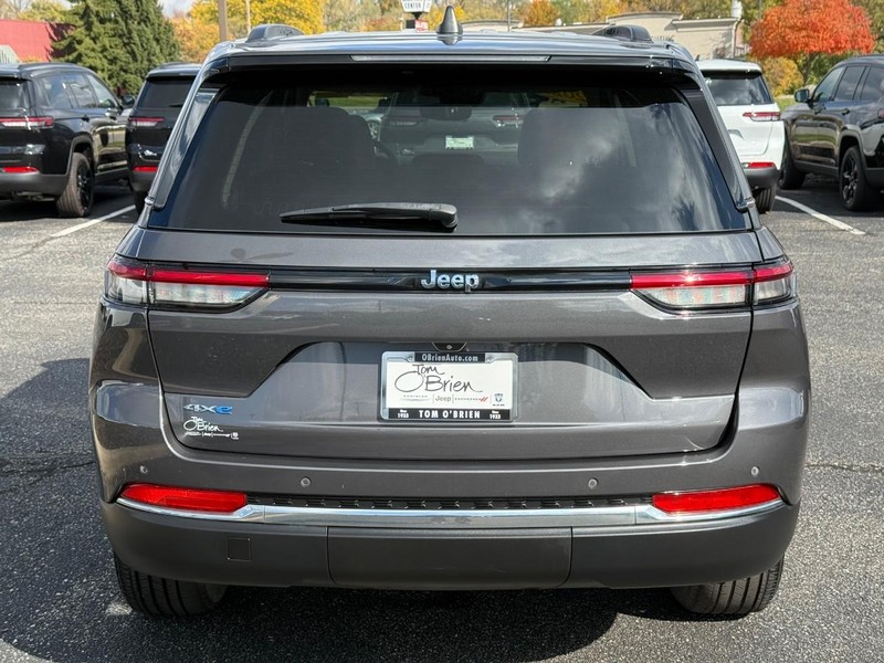 Jeep Grand Cherokee 4xe Vehicle Image 04