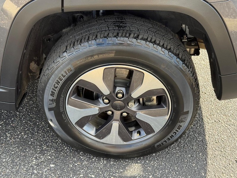 Jeep Grand Cherokee 4xe Vehicle Image 06