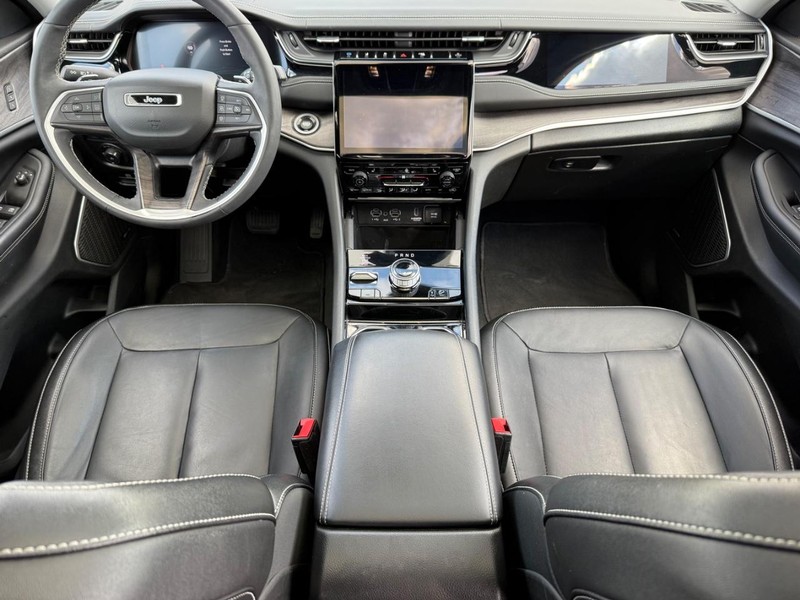 Jeep Grand Cherokee 4xe Vehicle Image 13