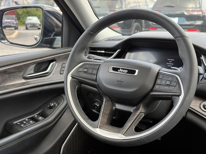 Jeep Grand Cherokee 4xe Vehicle Image 14