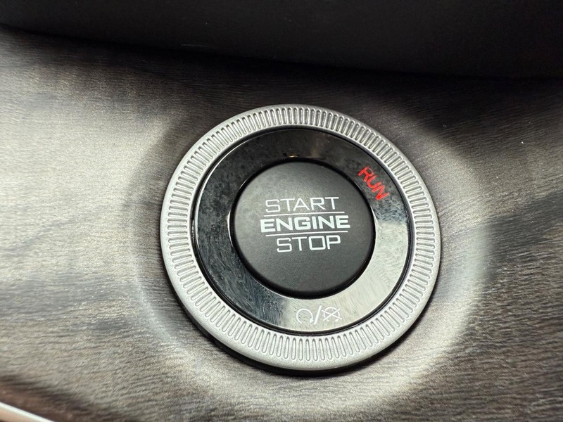 Jeep Grand Cherokee 4xe Vehicle Image 17