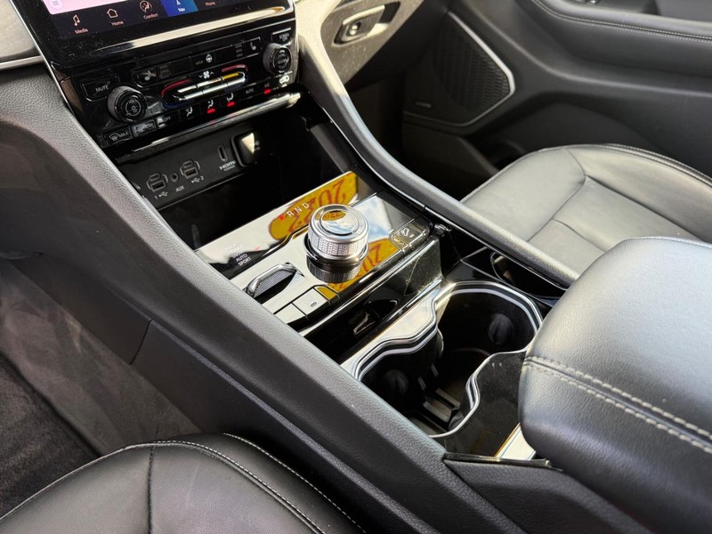 Jeep Grand Cherokee 4xe Vehicle Image 22