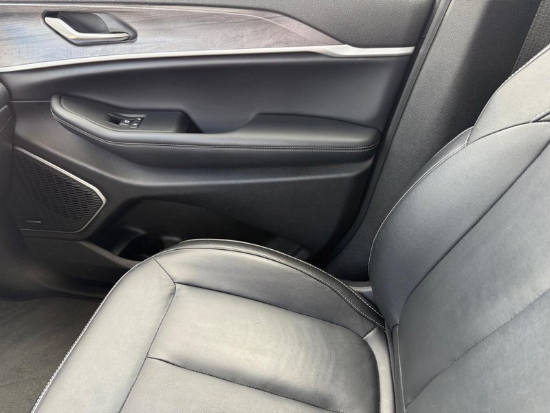 Jeep Grand Cherokee 4xe Vehicle Image 23