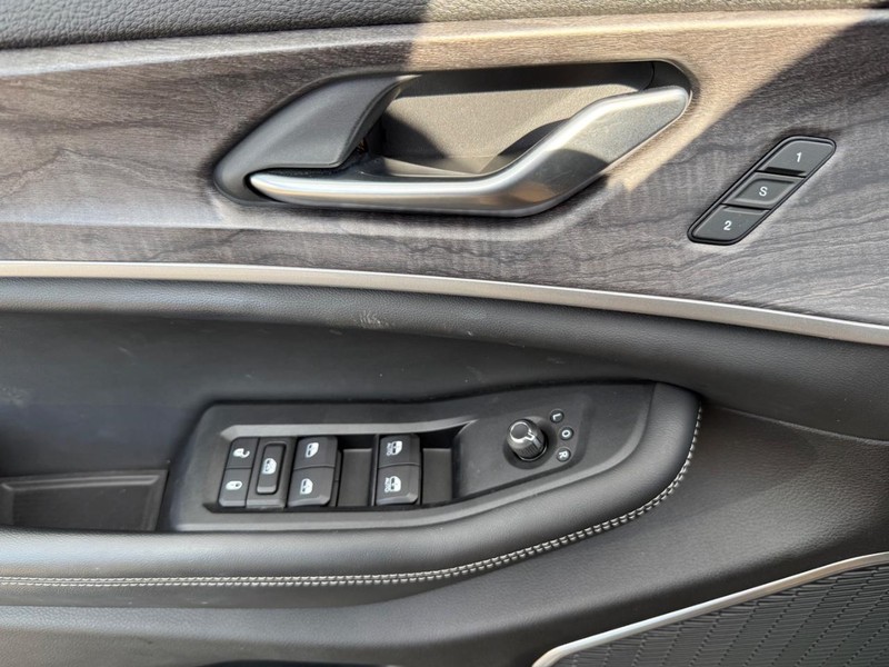 Jeep Grand Cherokee 4xe Vehicle Image 27