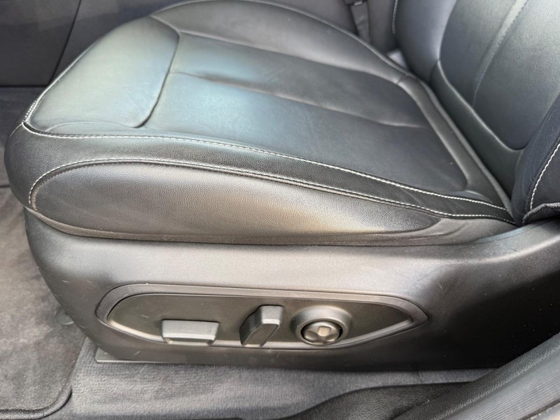 Jeep Grand Cherokee 4xe Vehicle Image 28