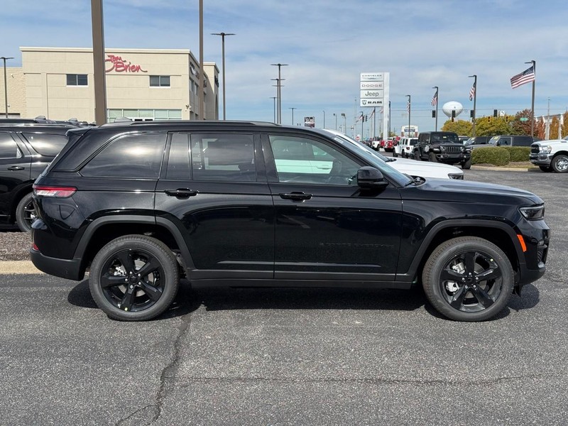 Jeep Grand Cherokee Vehicle Image 02