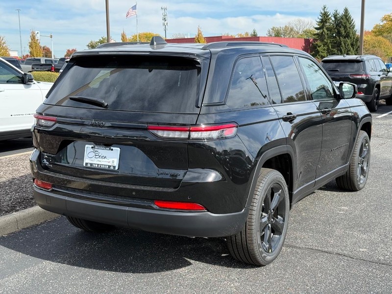 Jeep Grand Cherokee Vehicle Image 03