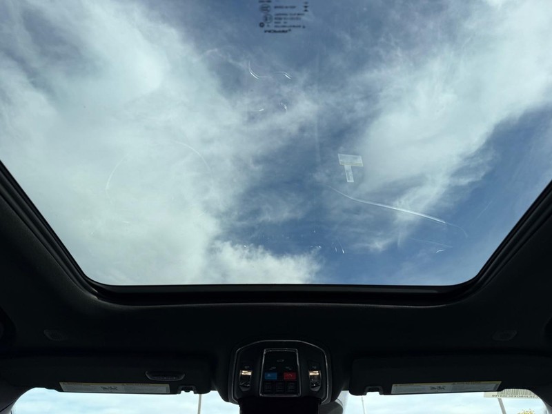 Jeep Grand Cherokee Vehicle Image 05