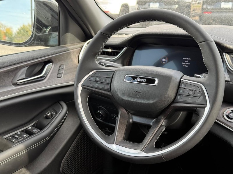 Jeep Grand Cherokee Vehicle Image 07