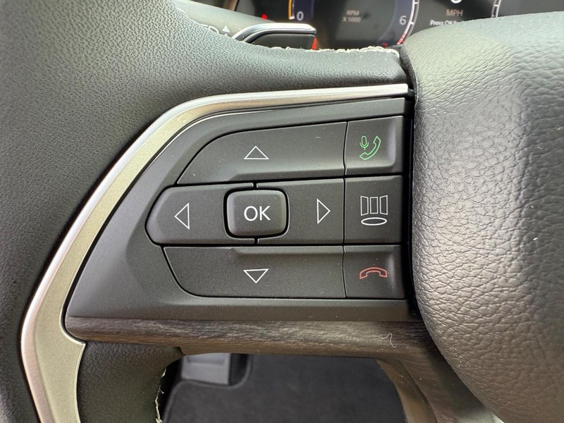 Jeep Grand Cherokee Vehicle Image 08