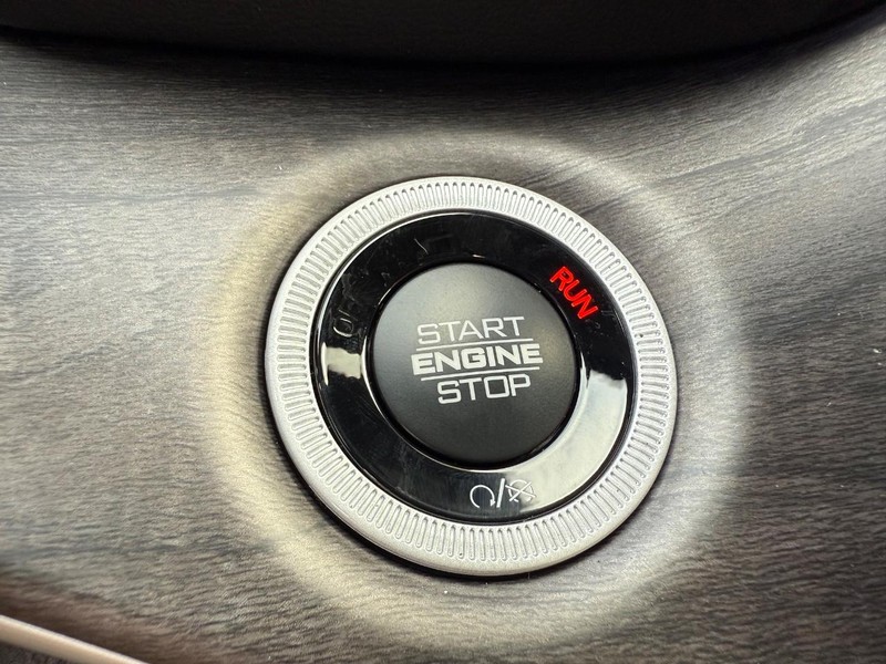 Jeep Grand Cherokee Vehicle Image 10