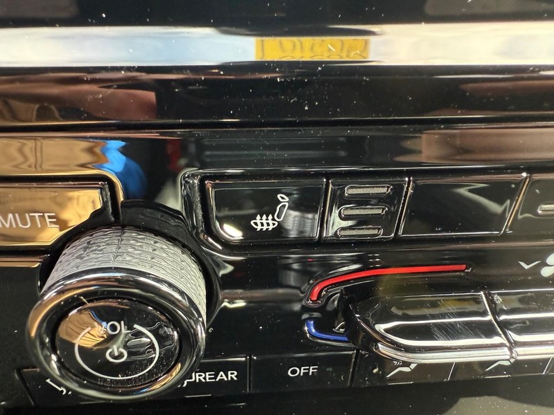 Jeep Grand Cherokee Vehicle Image 11