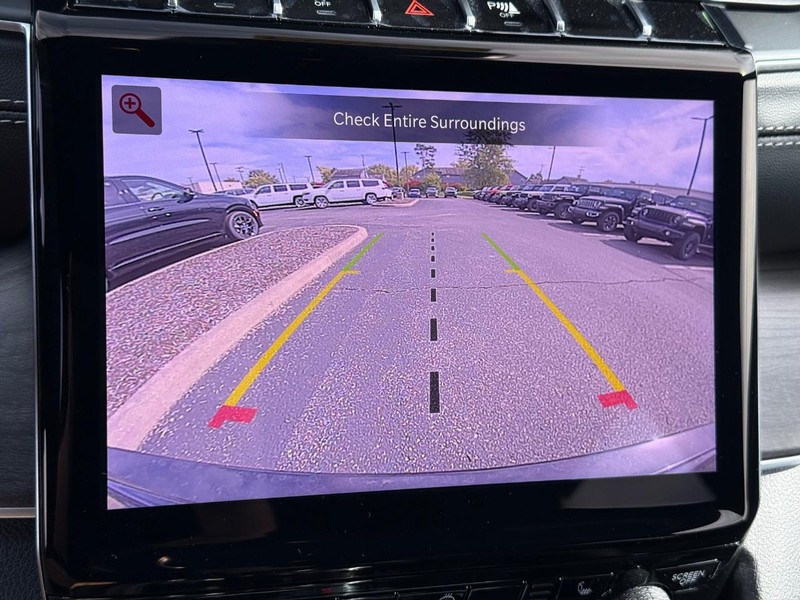 Jeep Grand Cherokee Vehicle Image 13