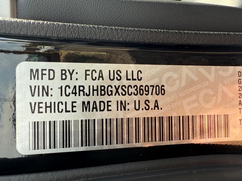 Jeep Grand Cherokee Vehicle Image 22