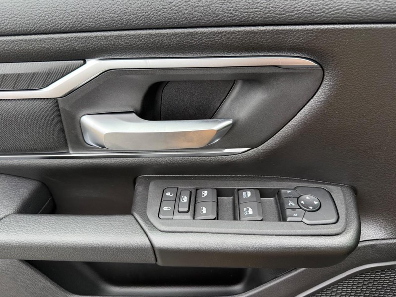 Ram 1500 Vehicle Image 16