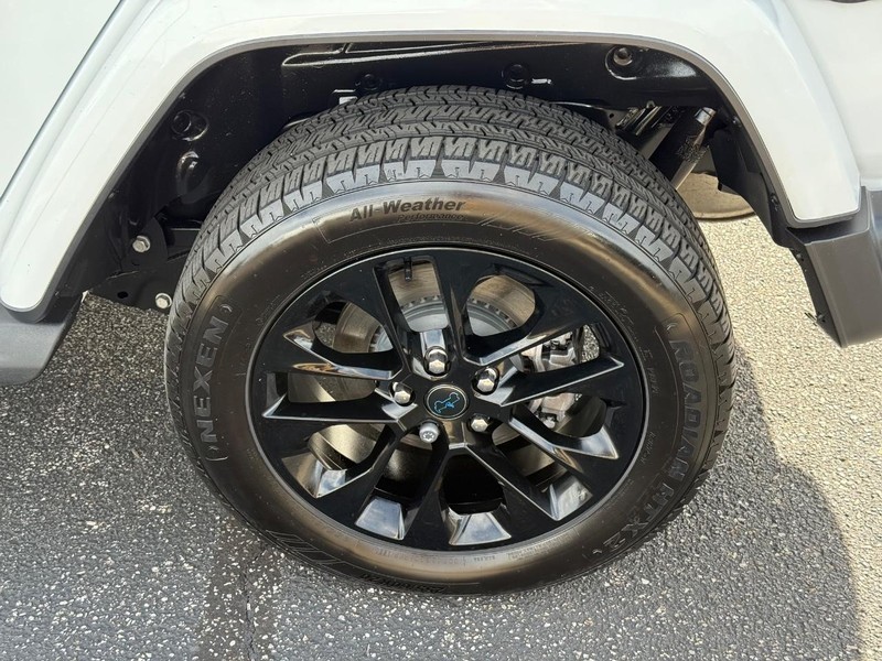 Jeep Wrangler 4xe Vehicle Image 06