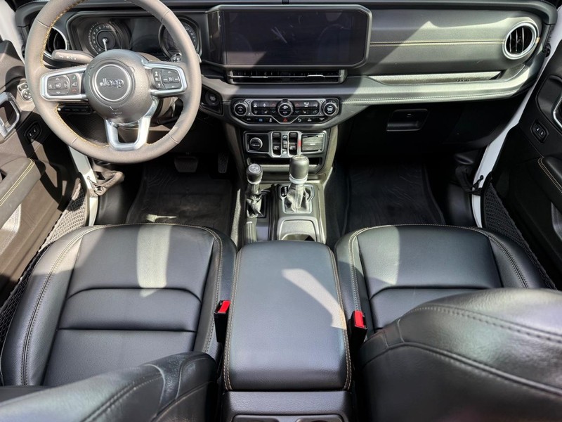 Jeep Wrangler 4xe Vehicle Image 12