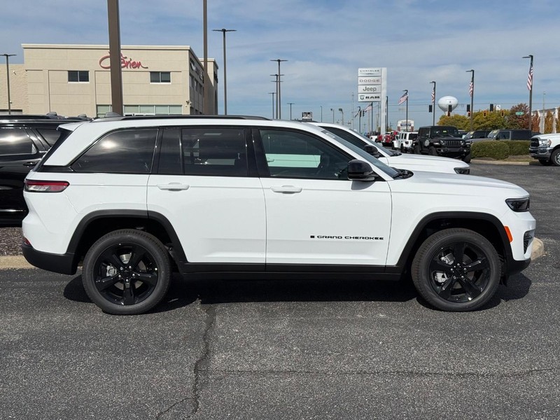 Jeep Grand Cherokee Vehicle Image 02