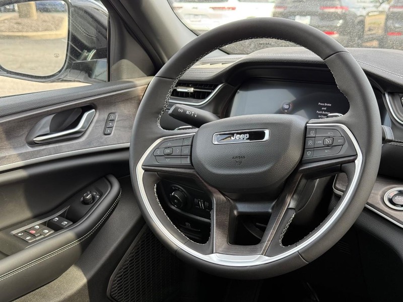 Jeep Grand Cherokee Vehicle Image 07