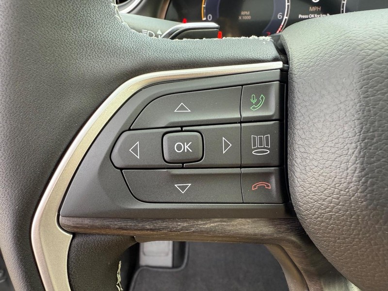 Jeep Grand Cherokee Vehicle Image 08