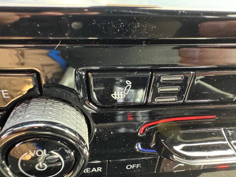 Jeep Grand Cherokee Vehicle Image 11