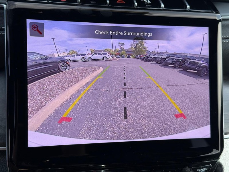 Jeep Grand Cherokee Vehicle Image 13