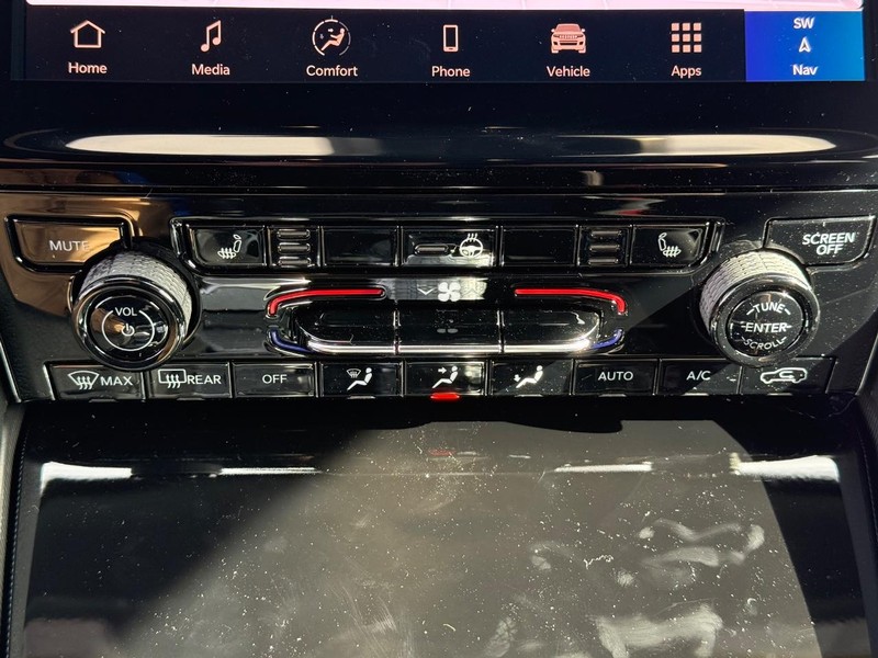 Jeep Grand Cherokee Vehicle Image 14