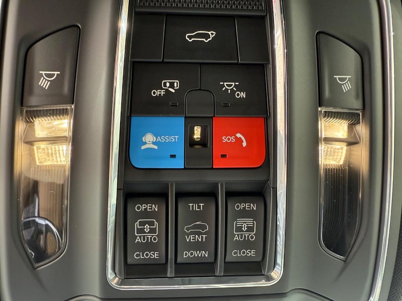 Jeep Grand Cherokee Vehicle Image 17