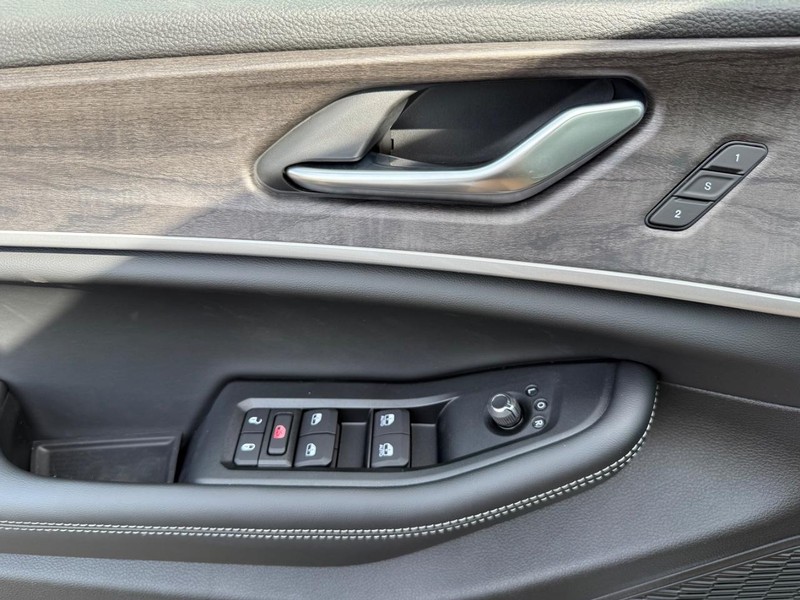 Jeep Grand Cherokee Vehicle Image 20