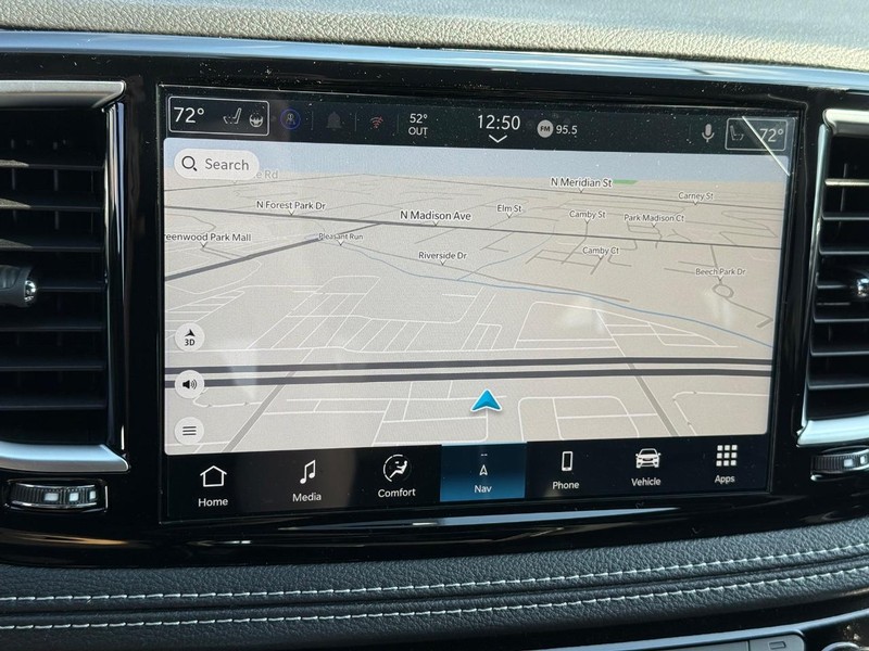 Chrysler Pacifica Vehicle Image 12