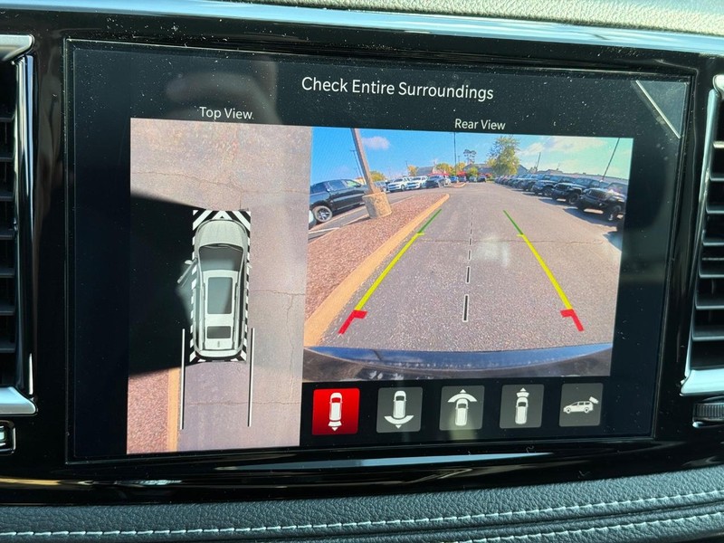 Chrysler Pacifica Vehicle Image 13