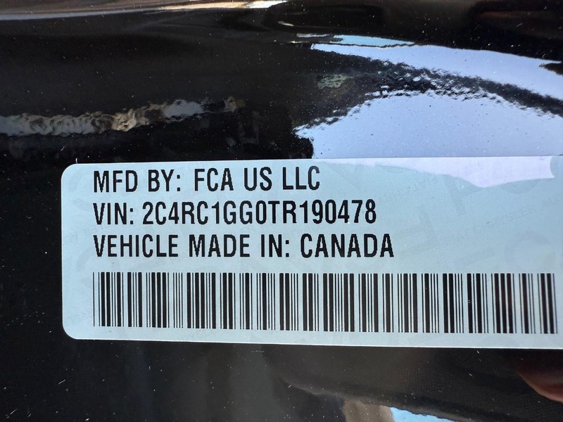 Chrysler Pacifica Vehicle Image 21