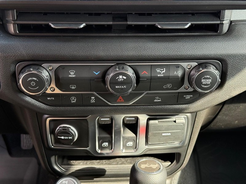 Jeep Wrangler Vehicle Image 13