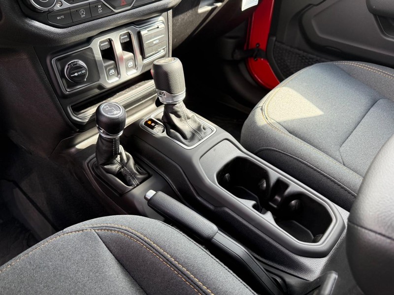 Jeep Wrangler Vehicle Image 14