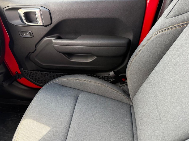 Jeep Wrangler Vehicle Image 15