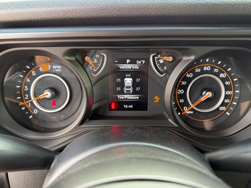 Jeep Wrangler Vehicle Image 16