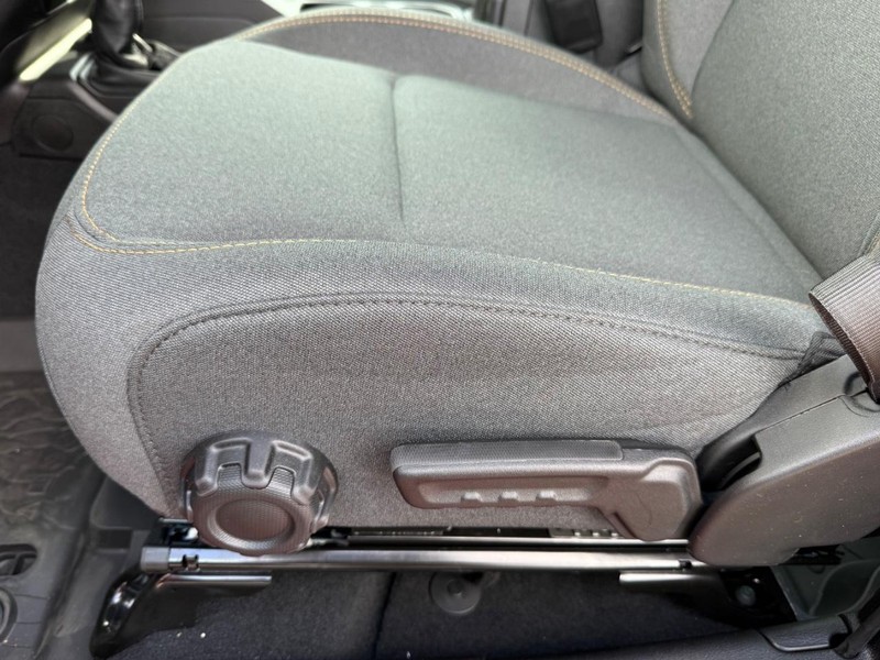 Jeep Wrangler Vehicle Image 19