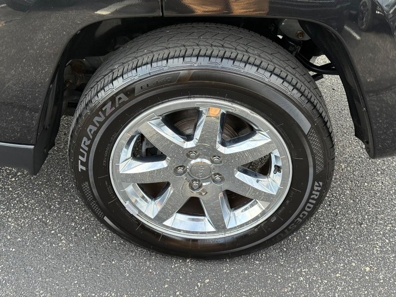 Jeep Liberty Vehicle Image 06