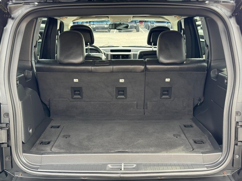 Jeep Liberty Vehicle Image 07