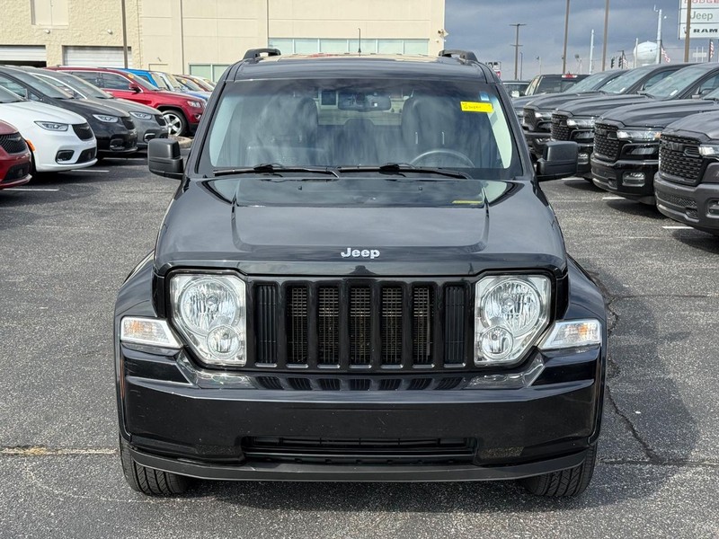 Jeep Liberty Vehicle Image 09