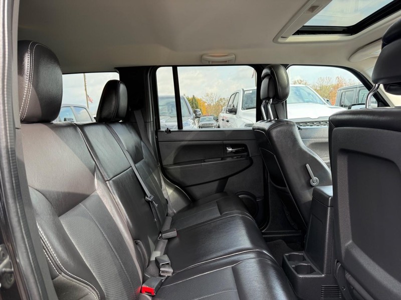 Jeep Liberty Vehicle Image 10