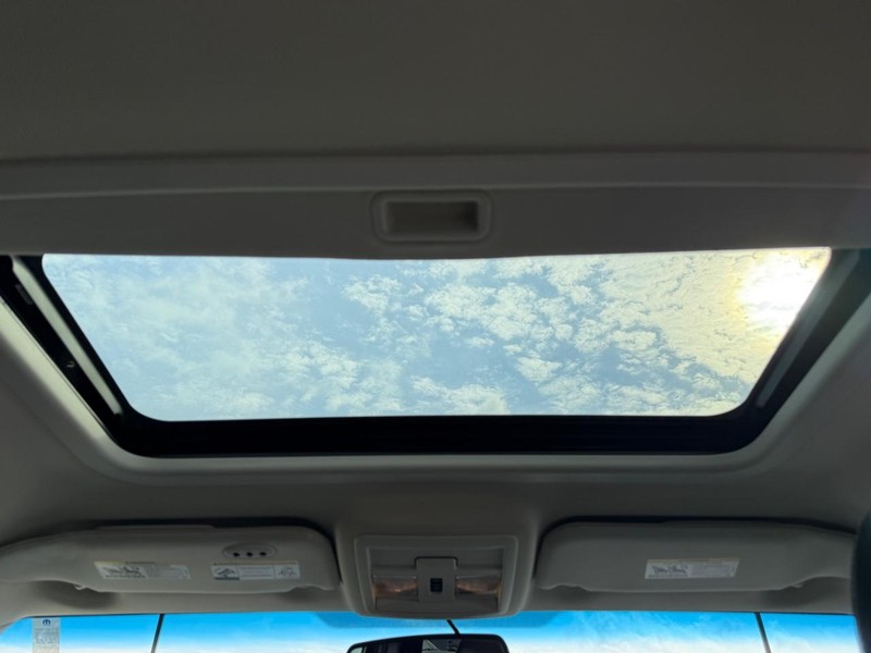 Jeep Liberty Vehicle Image 11