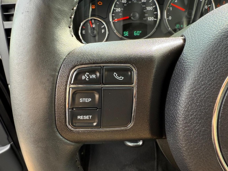 Jeep Liberty Vehicle Image 14