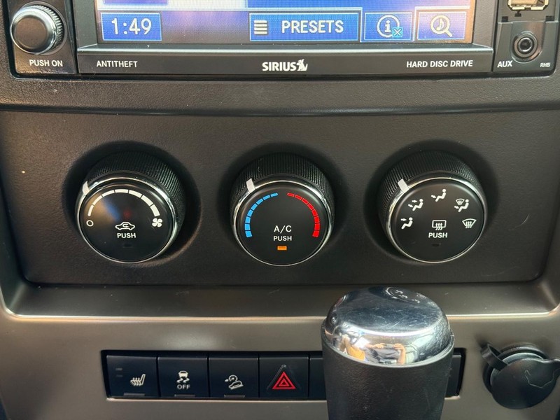 Jeep Liberty Vehicle Image 17