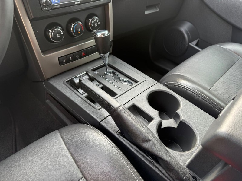 Jeep Liberty Vehicle Image 20