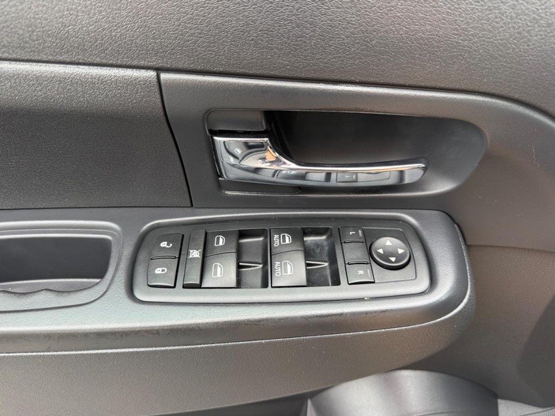 Jeep Liberty Vehicle Image 25