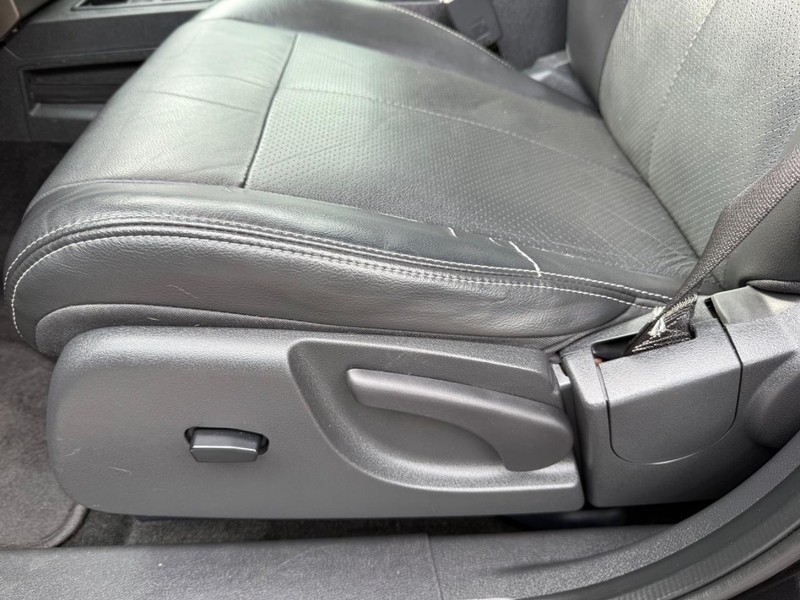 Jeep Liberty Vehicle Image 26