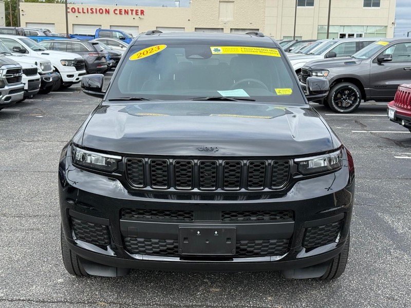 Jeep Grand Cherokee L Vehicle Image 10